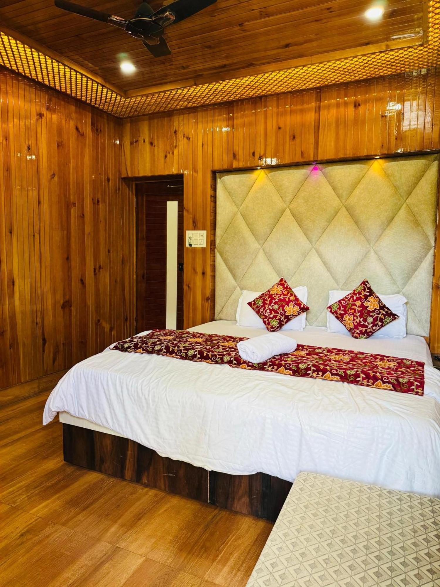 Frosty Mountain Resort Pahalgām Exterior foto